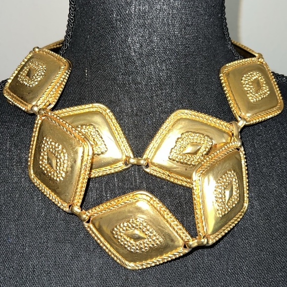 ESCADA Women’s Gilded Gold Tone Ornate Diamond Shaped Heavy Metal Designer Belt - Picture 9 of 16